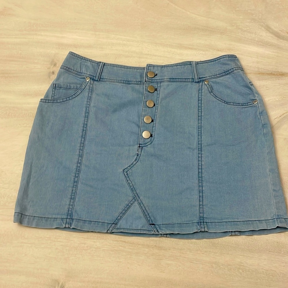 EUC Jack by BB Dakota size 4 mini Jean skirt button up light blue 99% cotton